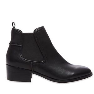 Steve Madden Chelsea Boots